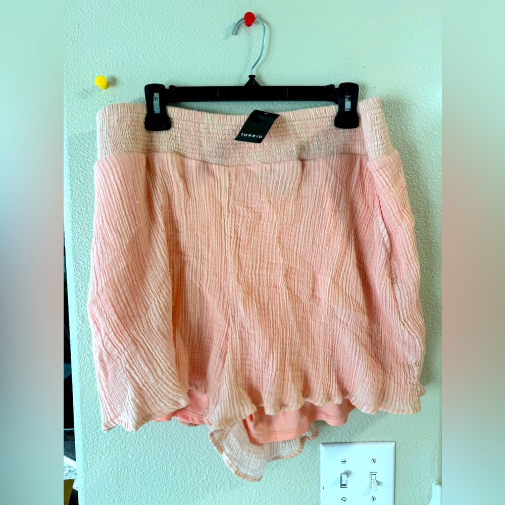 NEW WITH TAGS!!! Torrid size 2, flowey peach colored elastic waist shorts